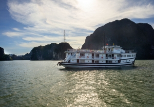 rosa cruise halong