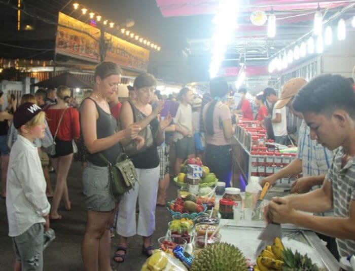 Mercato notturno di Dinh Cau