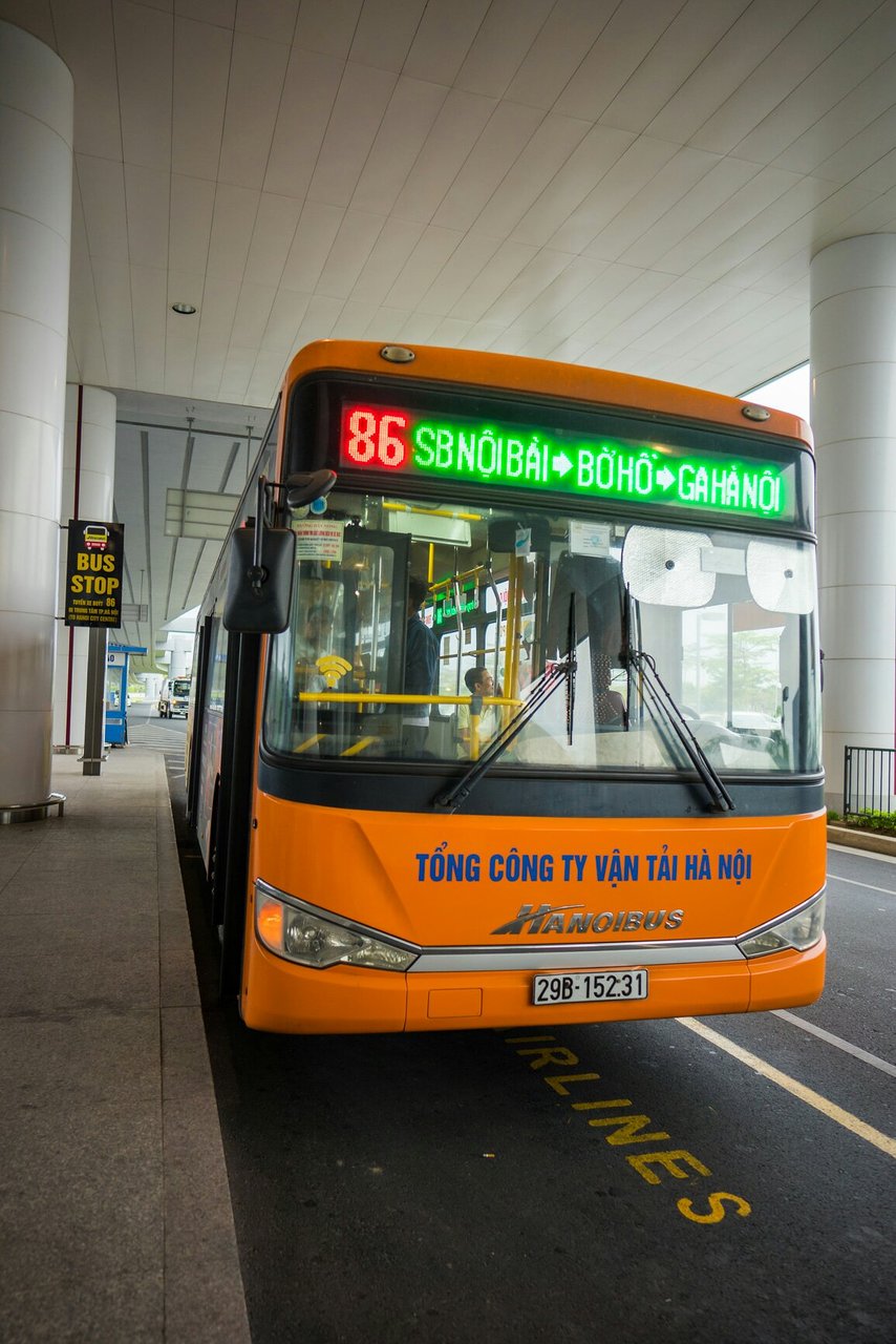 l’autobus 86 dall’aeroporto di Noi Bai alla stazione ferroviaria di Hanoi