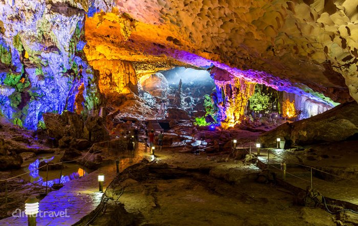 Tutto quello che c'è da sapere su una crociera perfetta nella baia di Halong: compagnie di crociera più affidabili, prezzi, attività, consulenza.