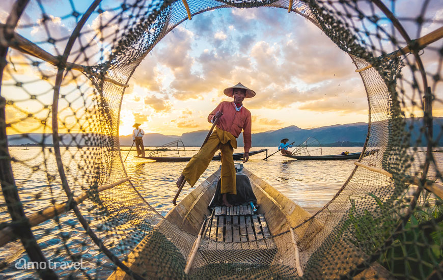 Un pescatore sul lago di Inle Myanmar