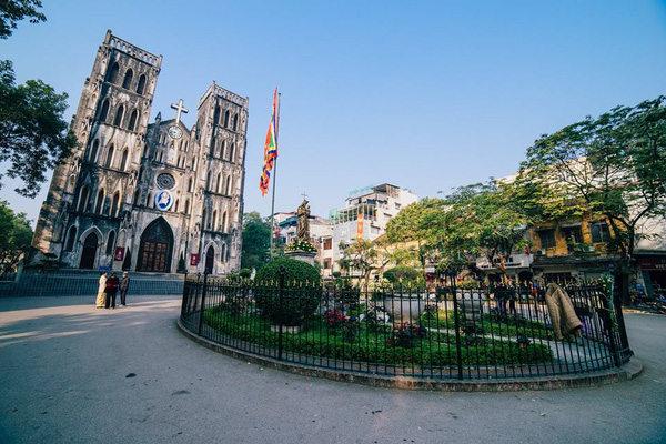 La cattedrale di San Giuseppe nel primo giorno del Capodanno Vietnamita