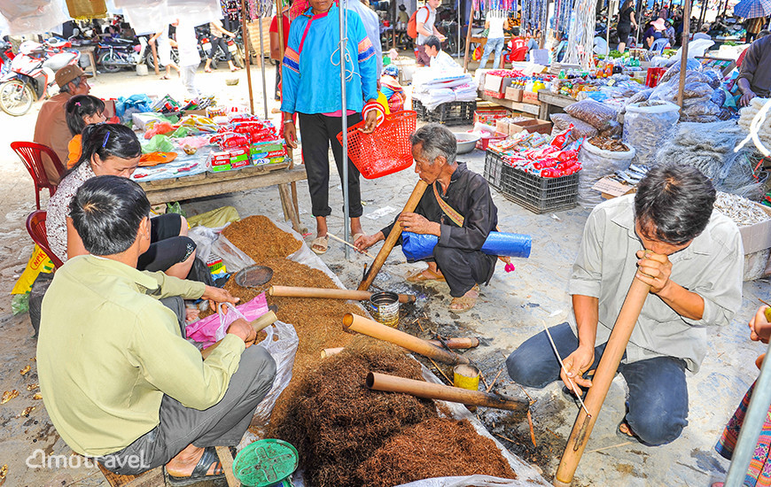 Il mercato di Bac Ha - Reparto di tabacco