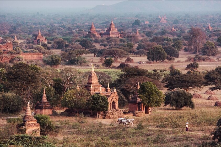 Si trova nella regione centrale del Myanmar, Bagan si estende su una superficie di circa 500 km2, con 13.000 templi, pagode e torri. Il monumento è stato costruito nel periodo d'oro ha segnato l'inizio di una nuova tradizione di birmano buddismo.