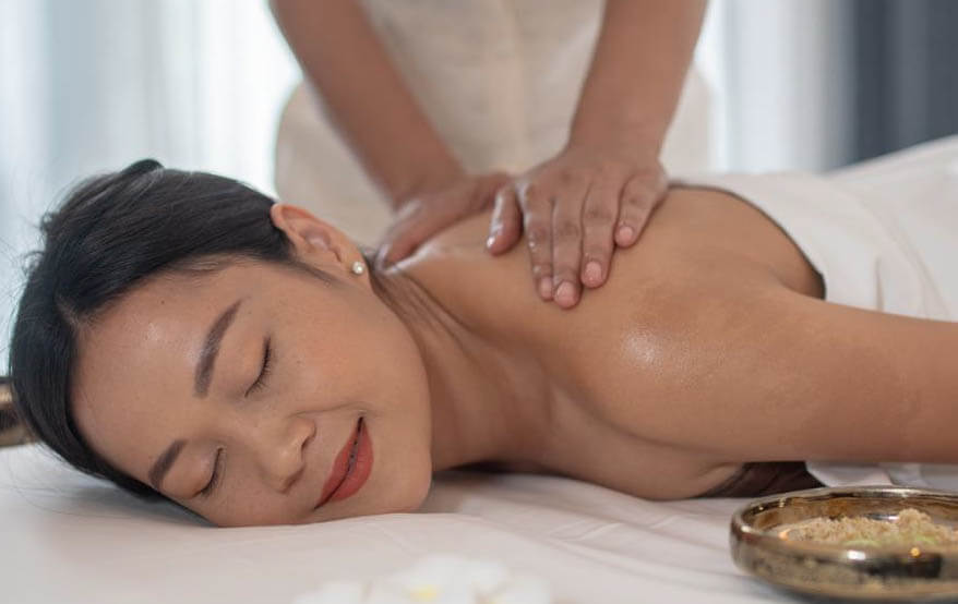 Fare un buon massaggio tradizionale in mercato a Vientiane, Laos