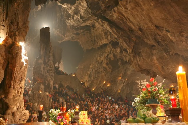 Profumo Pagoda, Chua Huong, luogo di pellegrinaggio sacro per buddisti vietnamiti