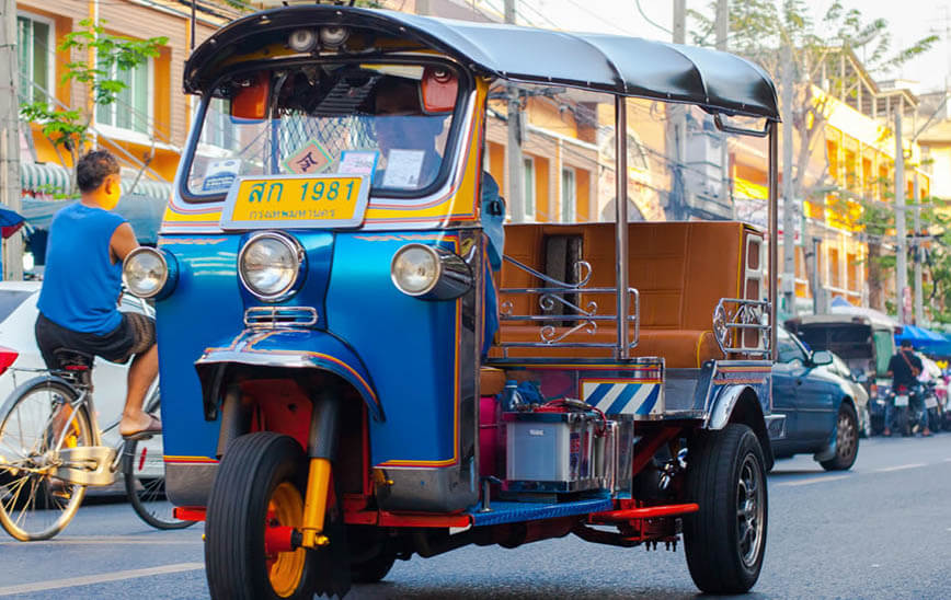 Tuk Tuk a Bangkok: il modo unico di esplorare la città di notte